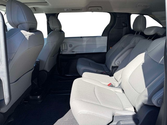 2026 Toyota Sienna XLE 8 Passenger