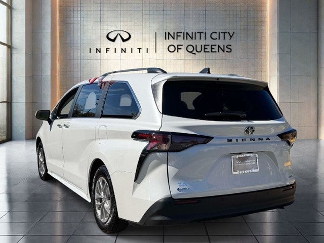 2026 Toyota Sienna XLE 8 Passenger