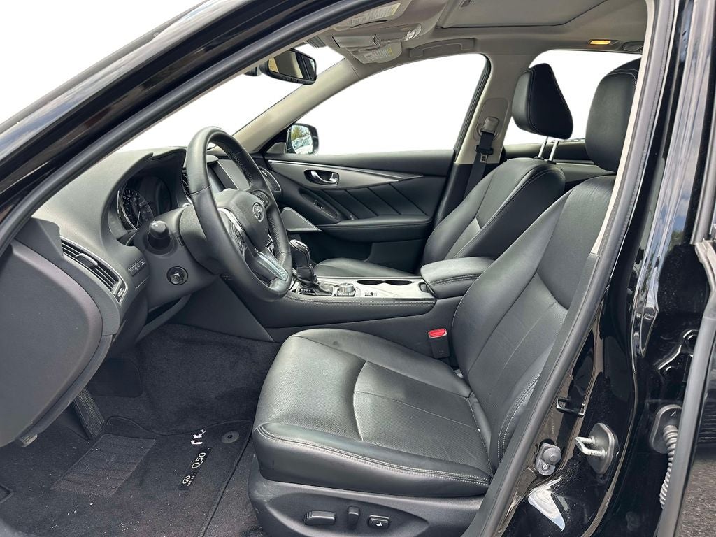 2023 INFINITI Q50 LUXE