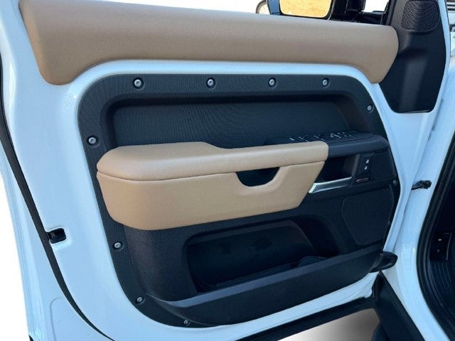 2025 Land Rover Defender 110 X-Dynamic SE