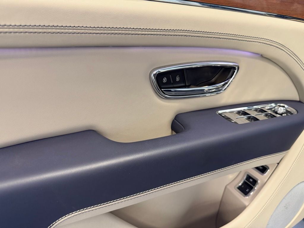 2024 Bentley Bentayga V8