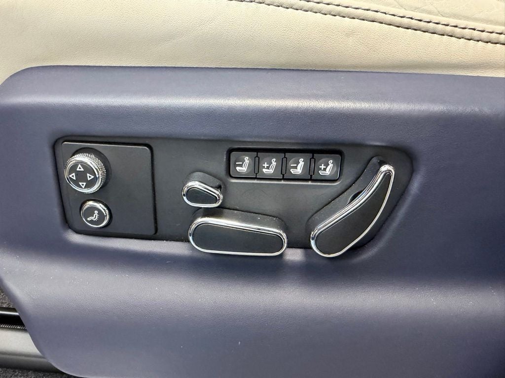 2024 Bentley Bentayga V8