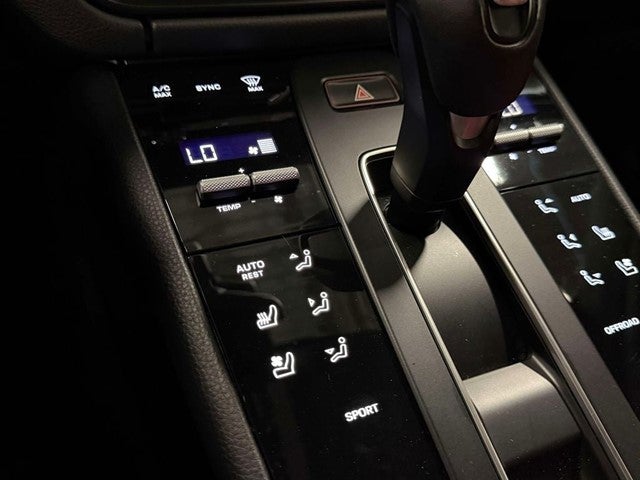 2024 Porsche Macan T