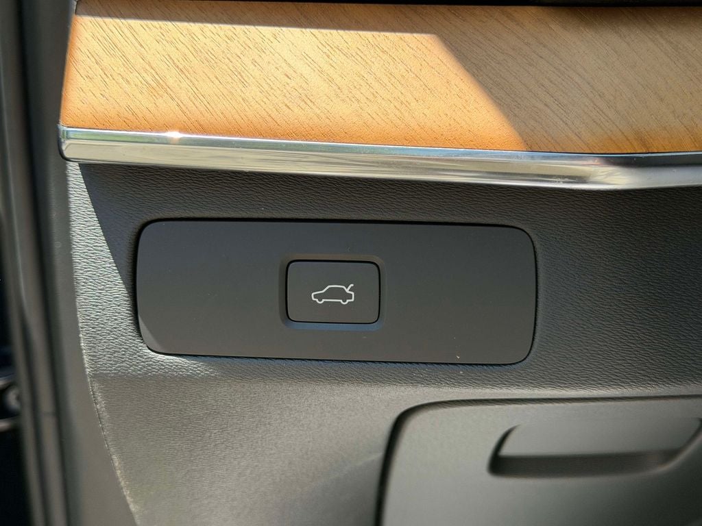 2023 Volvo XC90 B6 Plus 6-Seater
