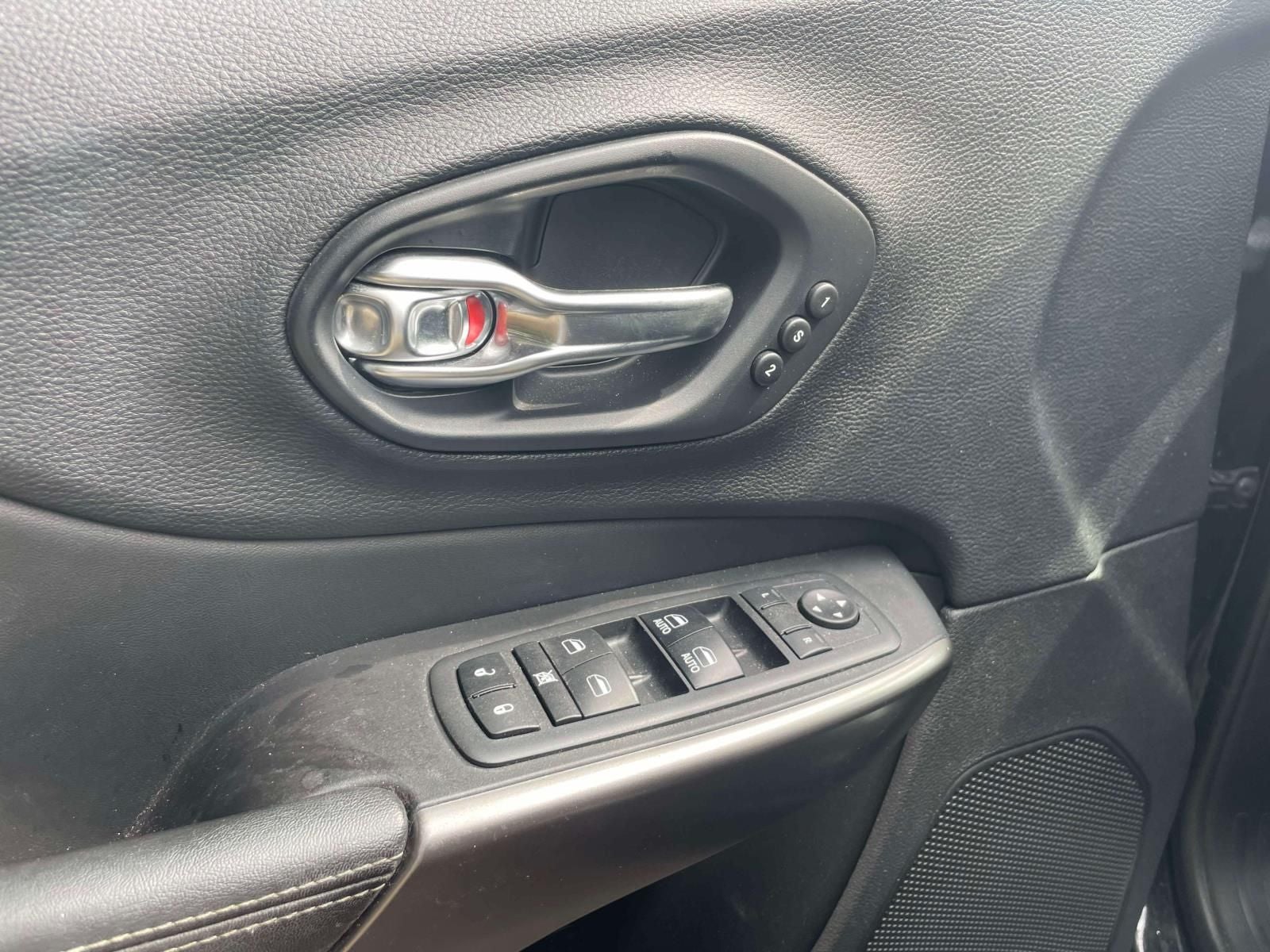 2019 Jeep Cherokee Limited FWD