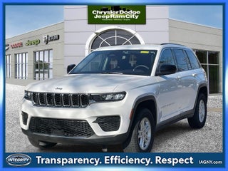 2023 Jeep Grand Cherokee Laredo 4x4