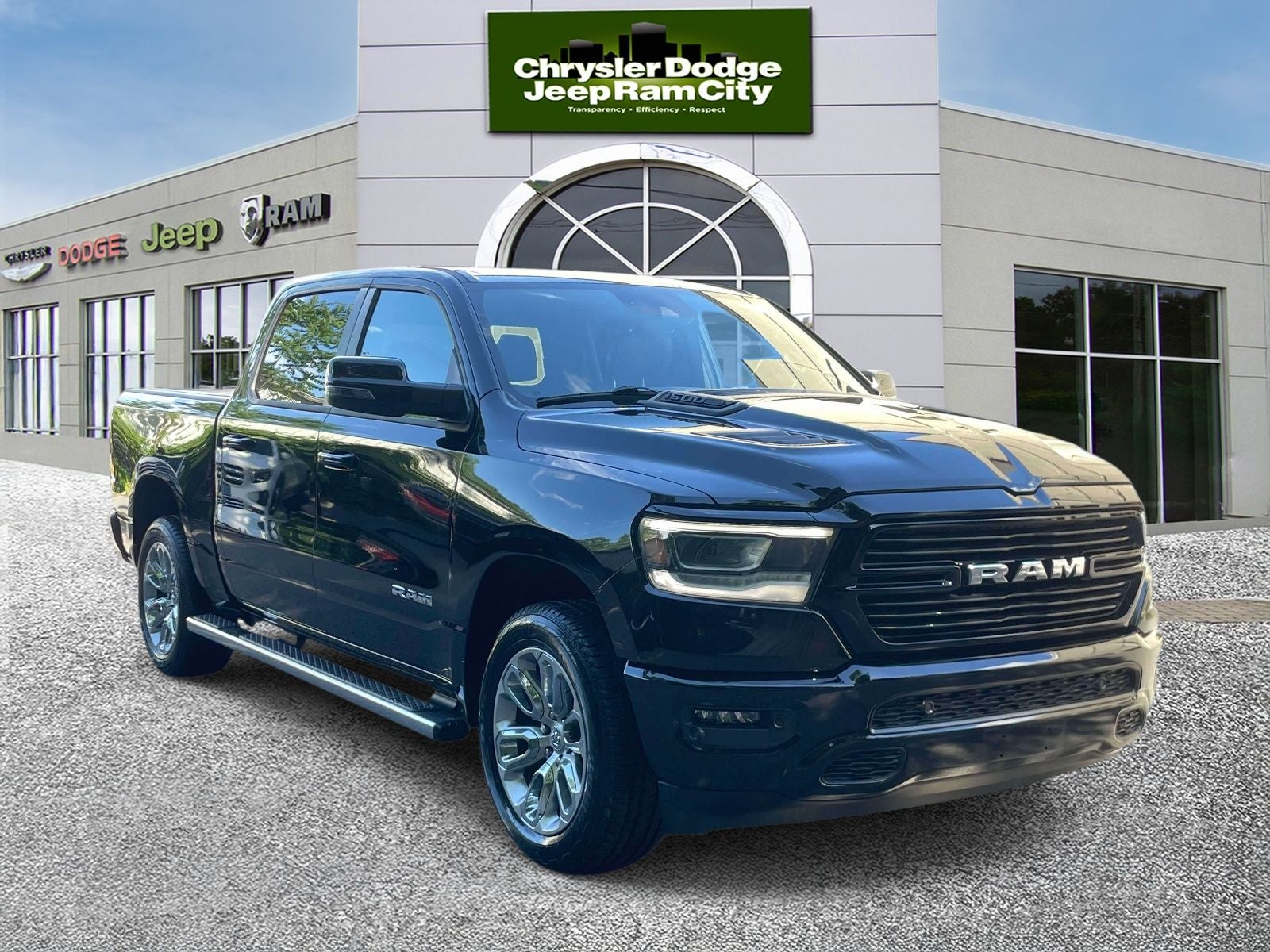 2023 RAM 1500 Laramie Crew Cab 4x4 5'7' Box