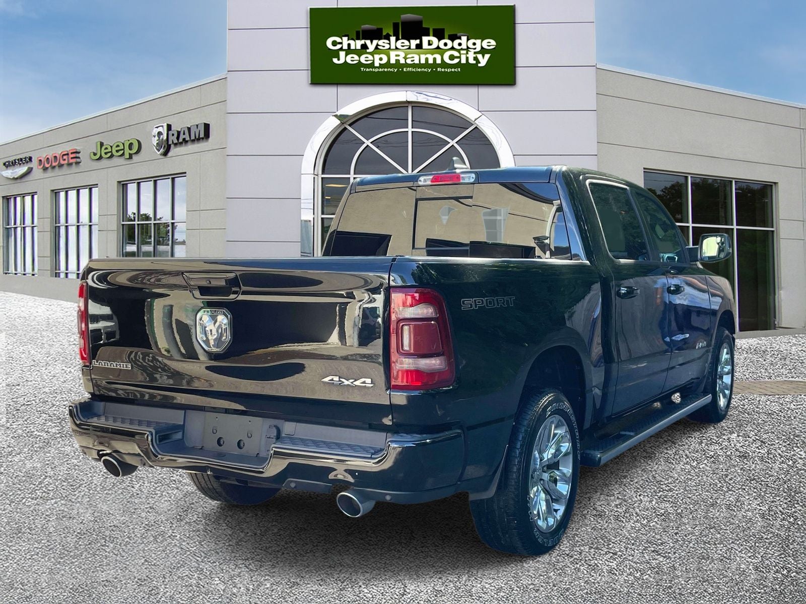 2023 RAM 1500 Laramie Crew Cab 4x4 5'7' Box