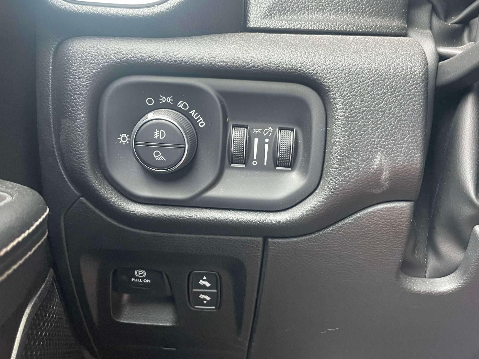 2023 RAM 1500 Laramie Crew Cab 4x4 5'7' Box