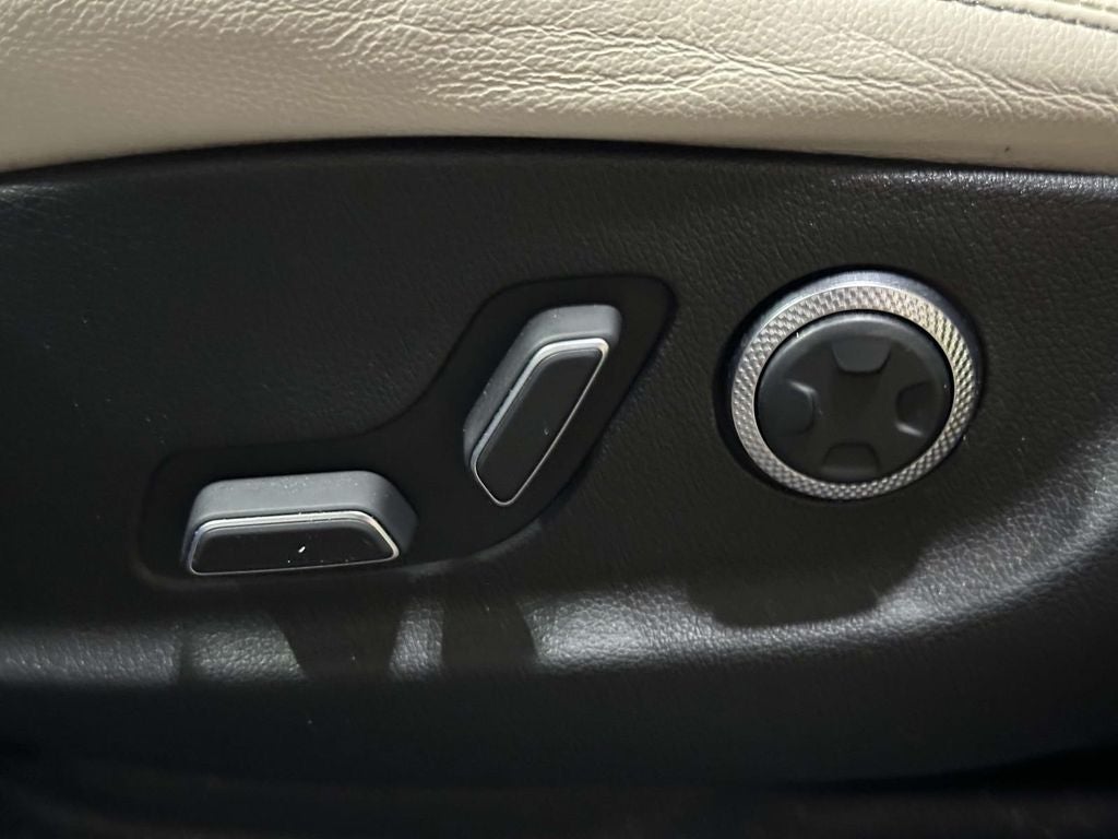 2022 Genesis GV70 2.5T Select