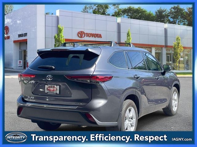 2022 Toyota Highlander LE