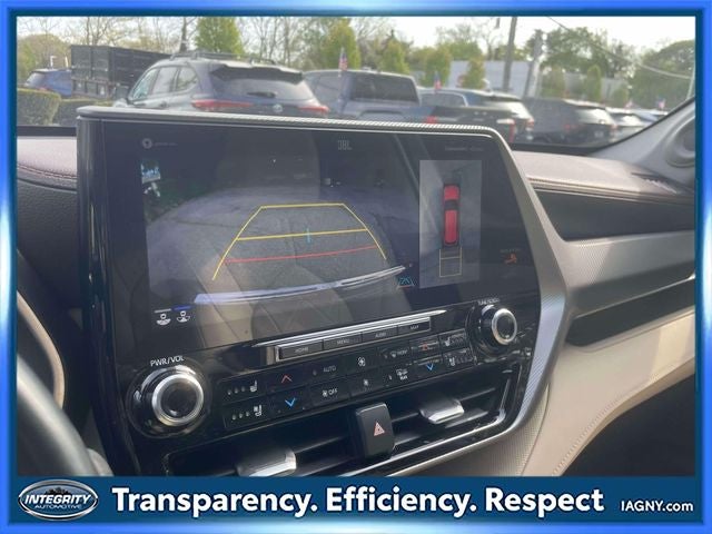 2021 Toyota Highlander Hybrid Platinum