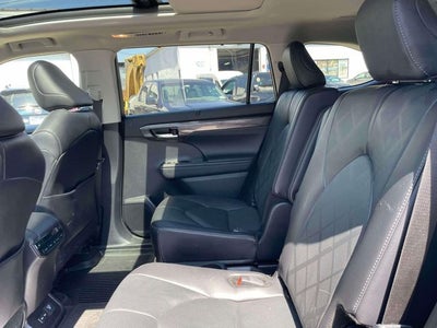 2024 Toyota Highlander Hybrid Platinum