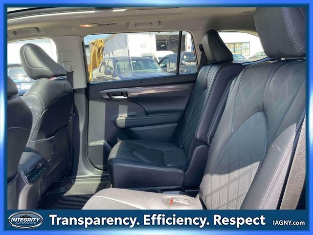 2024 Toyota Highlander Hybrid Platinum