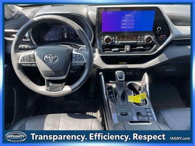 2024 Toyota Highlander Hybrid Platinum
