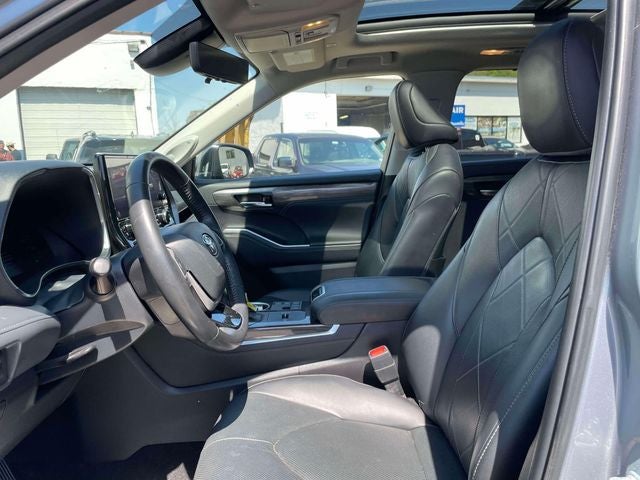 2024 Toyota Highlander Hybrid Platinum