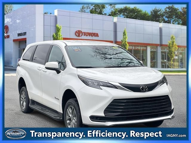 2026 Toyota Sienna Mobility LE 8 Passenger