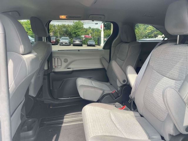 2022 Toyota Sienna LE 8 Passenger