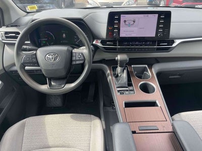 2022 Toyota Sienna LE 8 Passenger