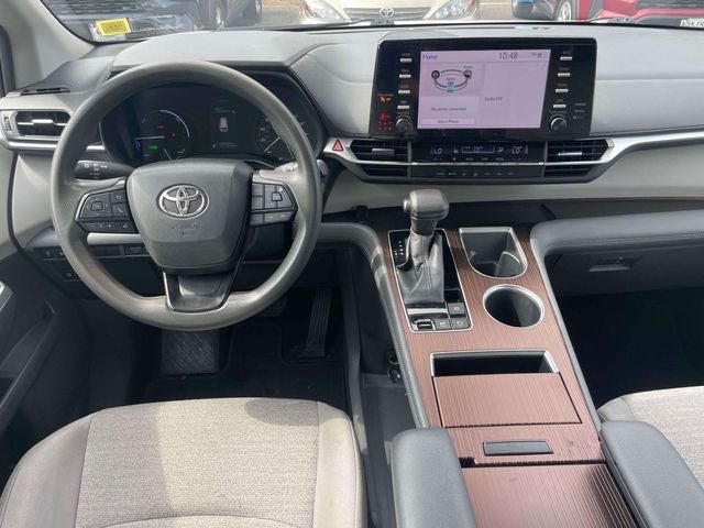 2022 Toyota Sienna LE 8 Passenger
