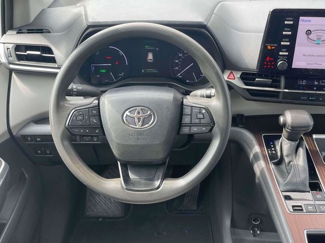 2022 Toyota Sienna LE 8 Passenger