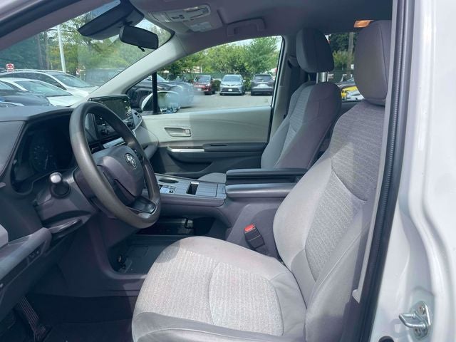 2022 Toyota Sienna LE 8 Passenger