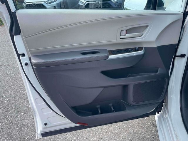 2022 Toyota Sienna LE 8 Passenger