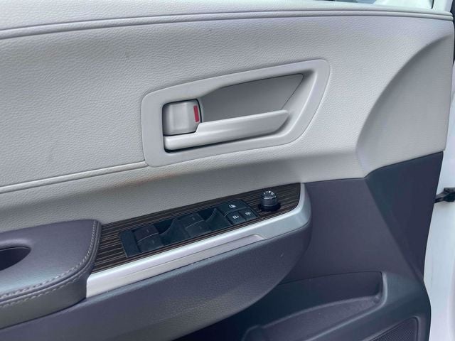 2022 Toyota Sienna LE 8 Passenger