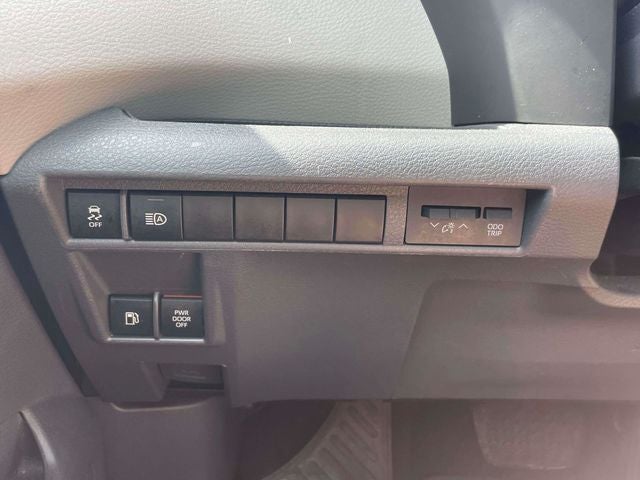 2022 Toyota Sienna LE 8 Passenger