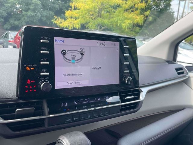 2022 Toyota Sienna LE 8 Passenger