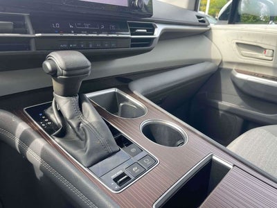 2022 Toyota Sienna LE 8 Passenger