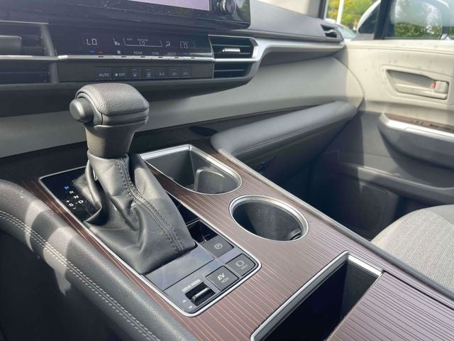 2022 Toyota Sienna LE 8 Passenger
