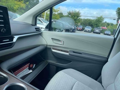 2022 Toyota Sienna LE 8 Passenger