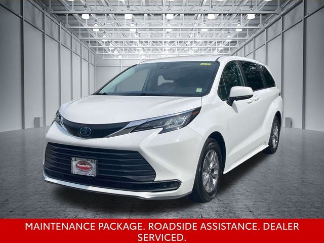 2022 Toyota Sienna LE 8 Passenger