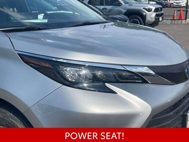 2025 Toyota Sienna XLE 8 Passenger