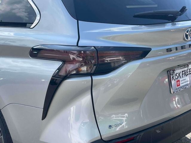 2025 Toyota Sienna XLE 8 Passenger