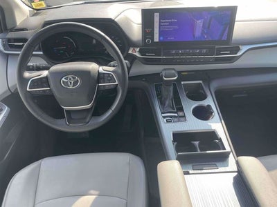 2025 Toyota Sienna XLE 8 Passenger