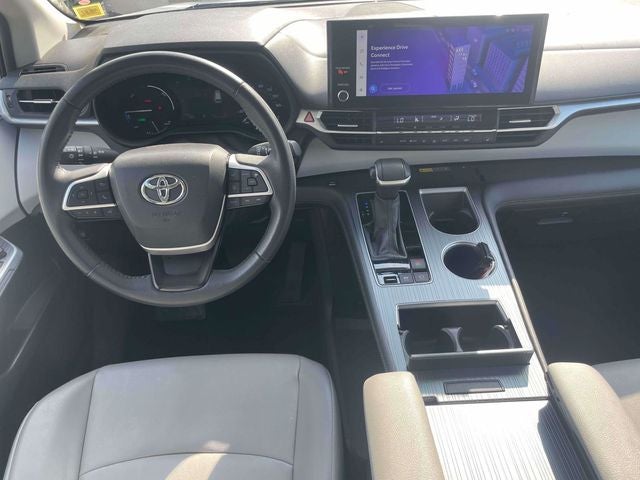 2025 Toyota Sienna XLE 8 Passenger