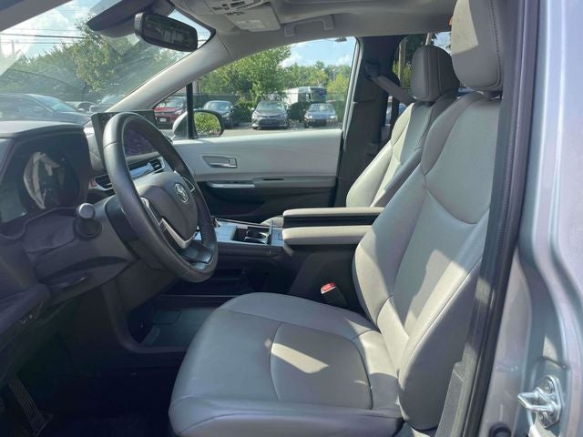 2025 Toyota Sienna XLE 8 Passenger