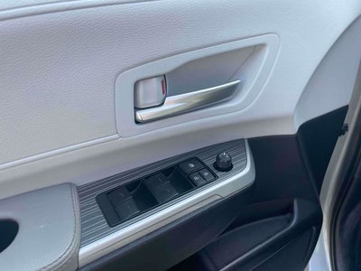 2025 Toyota Sienna XLE 8 Passenger