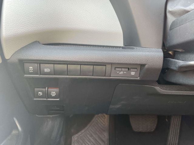 2025 Toyota Sienna XLE 8 Passenger