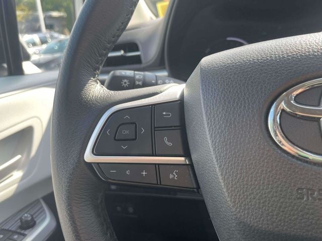 2025 Toyota Sienna XLE 8 Passenger
