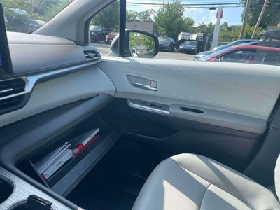 2025 Toyota Sienna XLE 8 Passenger