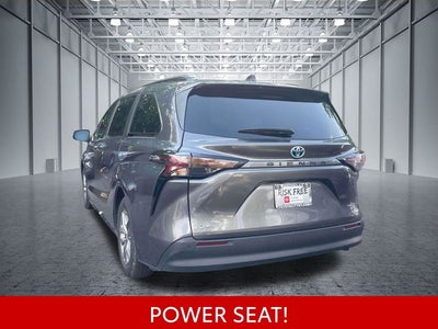 2025 Toyota Sienna XLE 8 Passenger