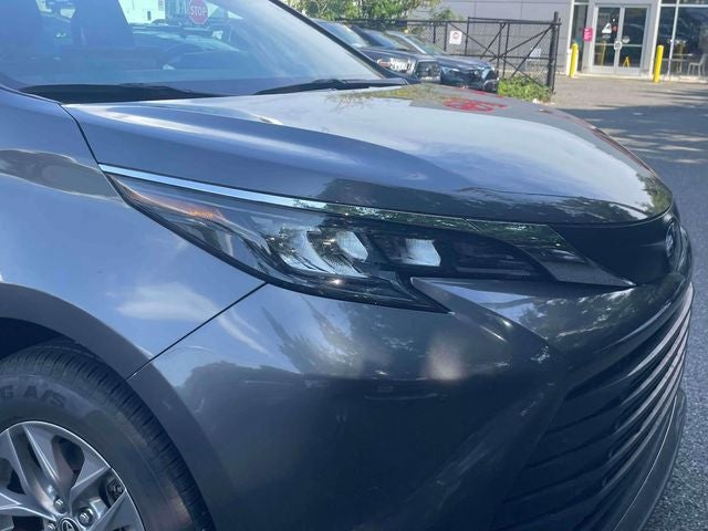 2025 Toyota Sienna XLE 8 Passenger