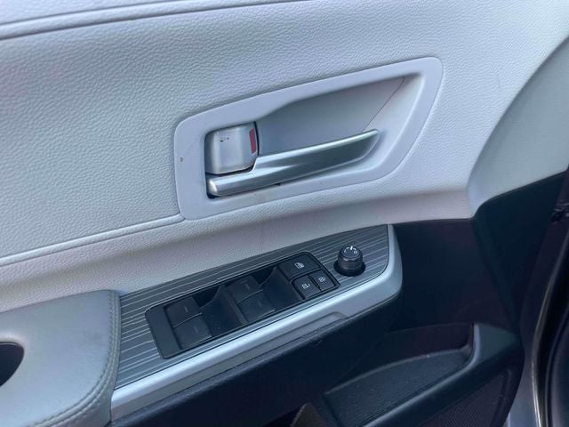 2025 Toyota Sienna XLE 8 Passenger