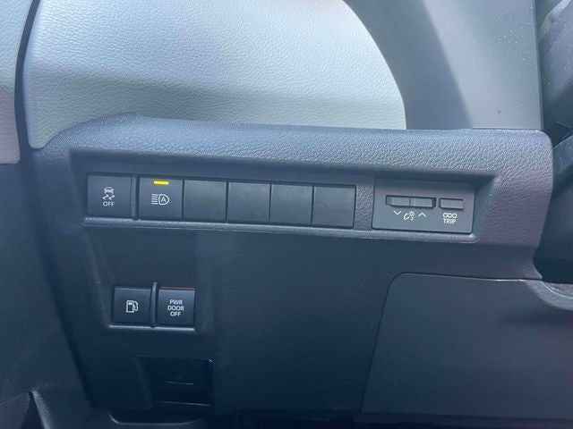 2025 Toyota Sienna XLE 8 Passenger
