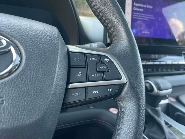 2025 Toyota Sienna XLE 8 Passenger