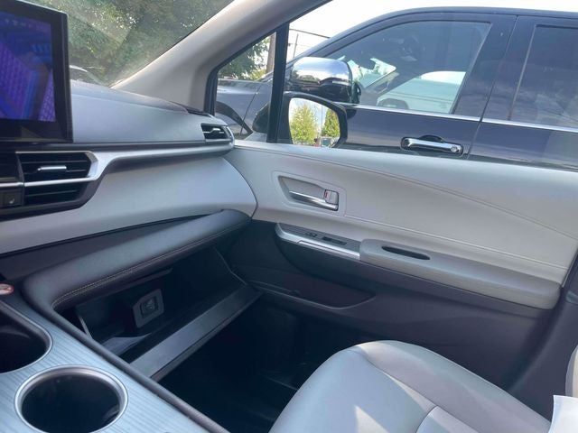 2025 Toyota Sienna XLE 8 Passenger