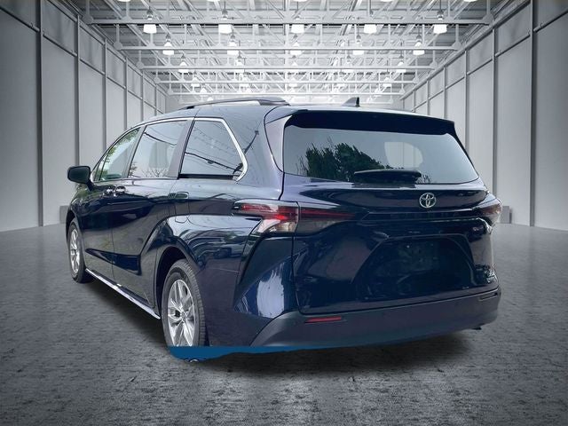 2023 Toyota Sienna XLE 8 Passenger